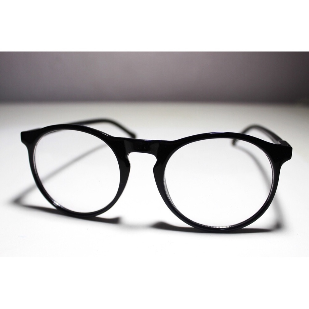 (Sold)NWOT Clear Round No Prescription Glasses